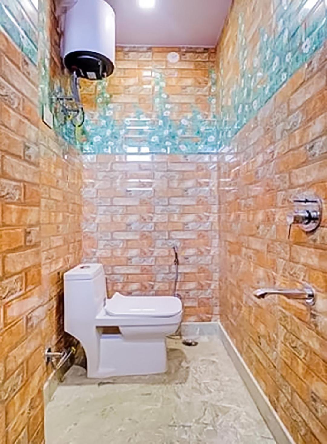 Private In Jagatpuri- Near Anand Vihar 3*